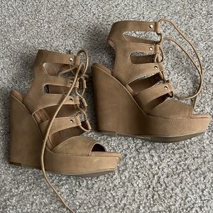 Chinese Laundry Sky High Gladiator Wdges